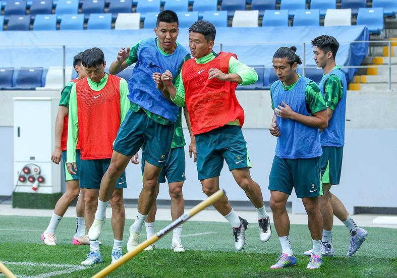 华体会APP-电梯战神替补行 国安续约36岁老腰看不懂 鲤鱼再混1年 新外援呢？